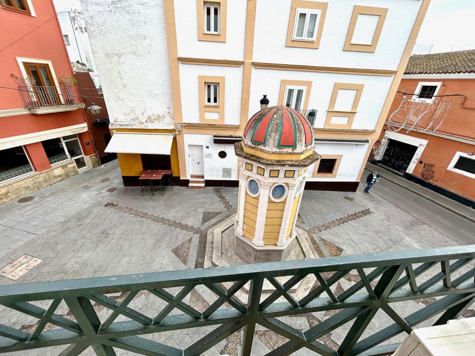 Gatu Guateque , " Preferente Mayores De 25 Anos Y Familias " El Puerto de Santa María Esterno foto